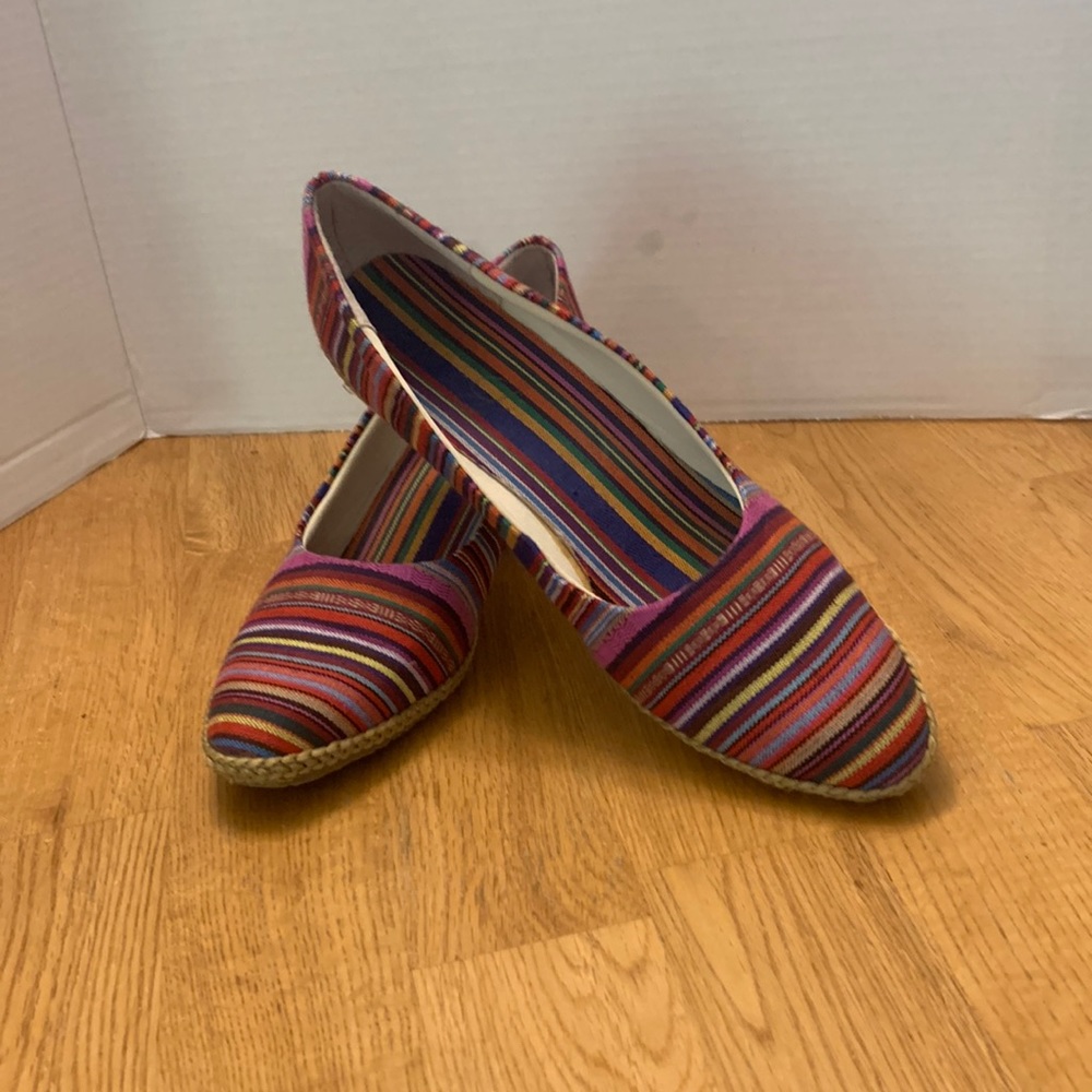 Striped wedge shoes
